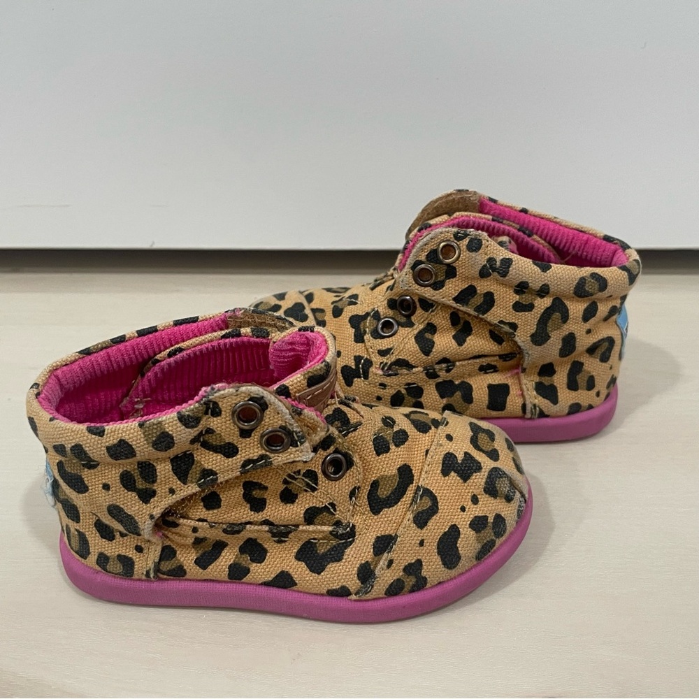Toms Tiny Toddler Leopard Print Canvas Boots w/ Pink Details Size Toddler 6 - Picture 13 of 13